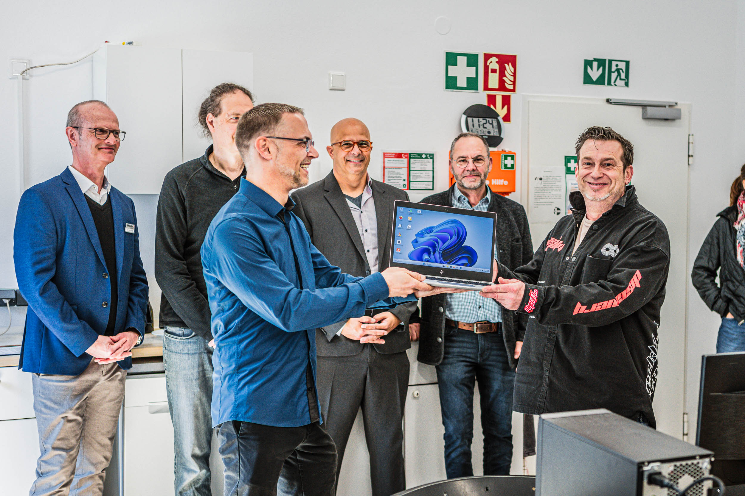 Meilenstein beim PC-Projekt „Digital Dabei!“, Ausgabe des 1000. Gerätes.